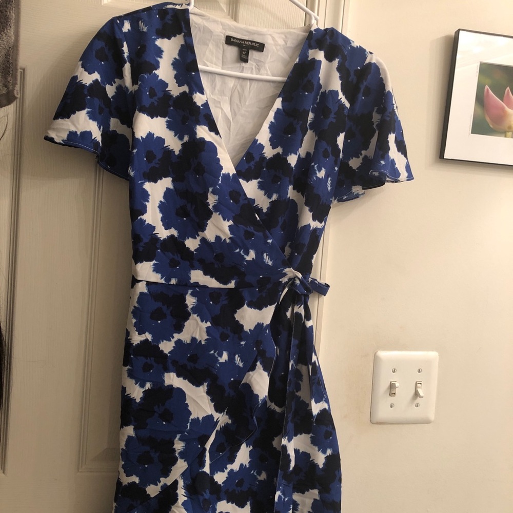 Banana Republic Blue and White Floral Wrap Dress